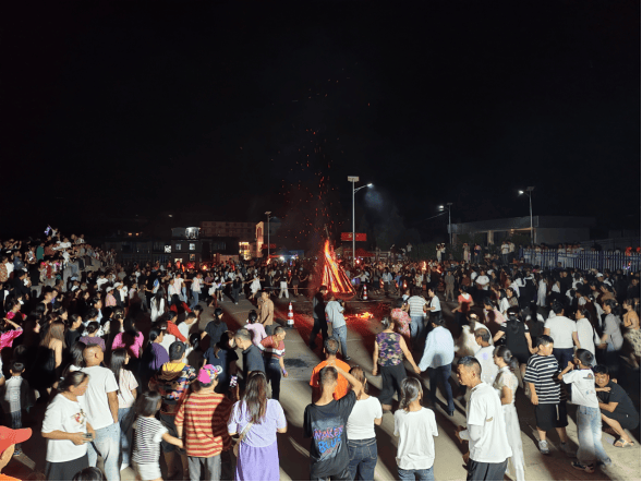 竹基鎮(zhèn)篝火晚會：點燃夏夜激情，共譜和諧新篇(1)447.png
